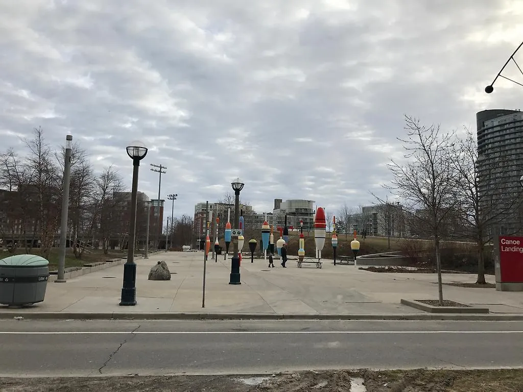 Downtown Toronto / Close To Cn Tower / Free Parking/ Excellent Amenities Appartement