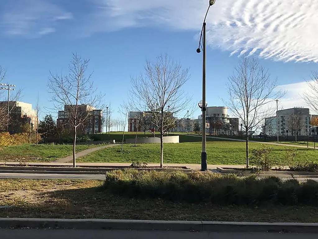Downtown Toronto / Close To Cn Tower / Free Parking/ Excellent Amenities Appartamento