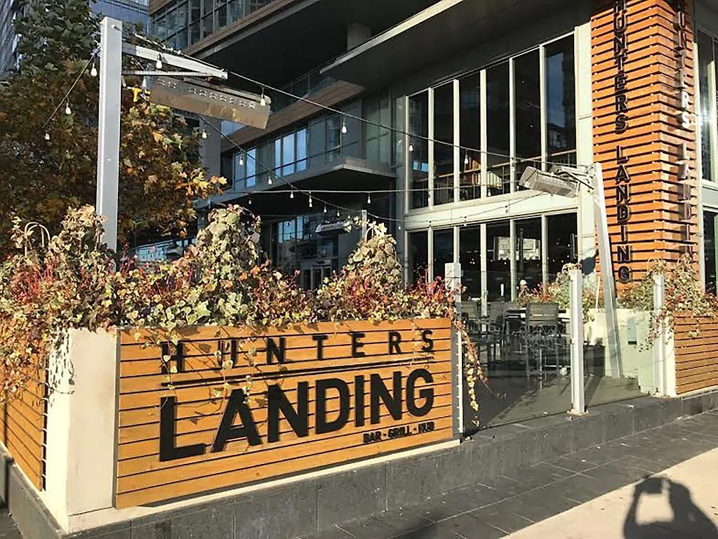 Downtown Toronto / Close To Cn Tower / Free Parking/ Excellent Amenities Appartamento Canada