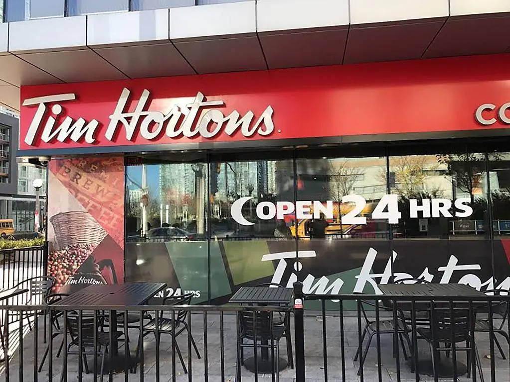 Downtown Toronto / Close To Cn Tower / Free Parking/ Excellent Amenities Appartamento